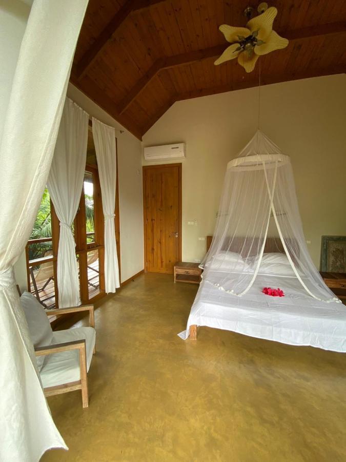 Waterfall Accomodation Port Glaud Exterior foto