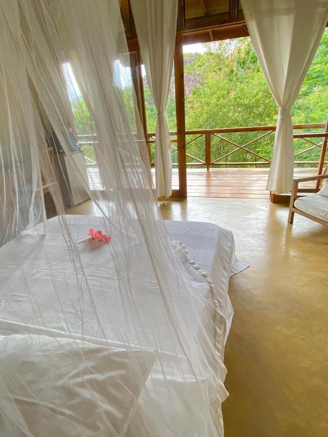 Waterfall Accomodation Port Glaud Exterior foto
