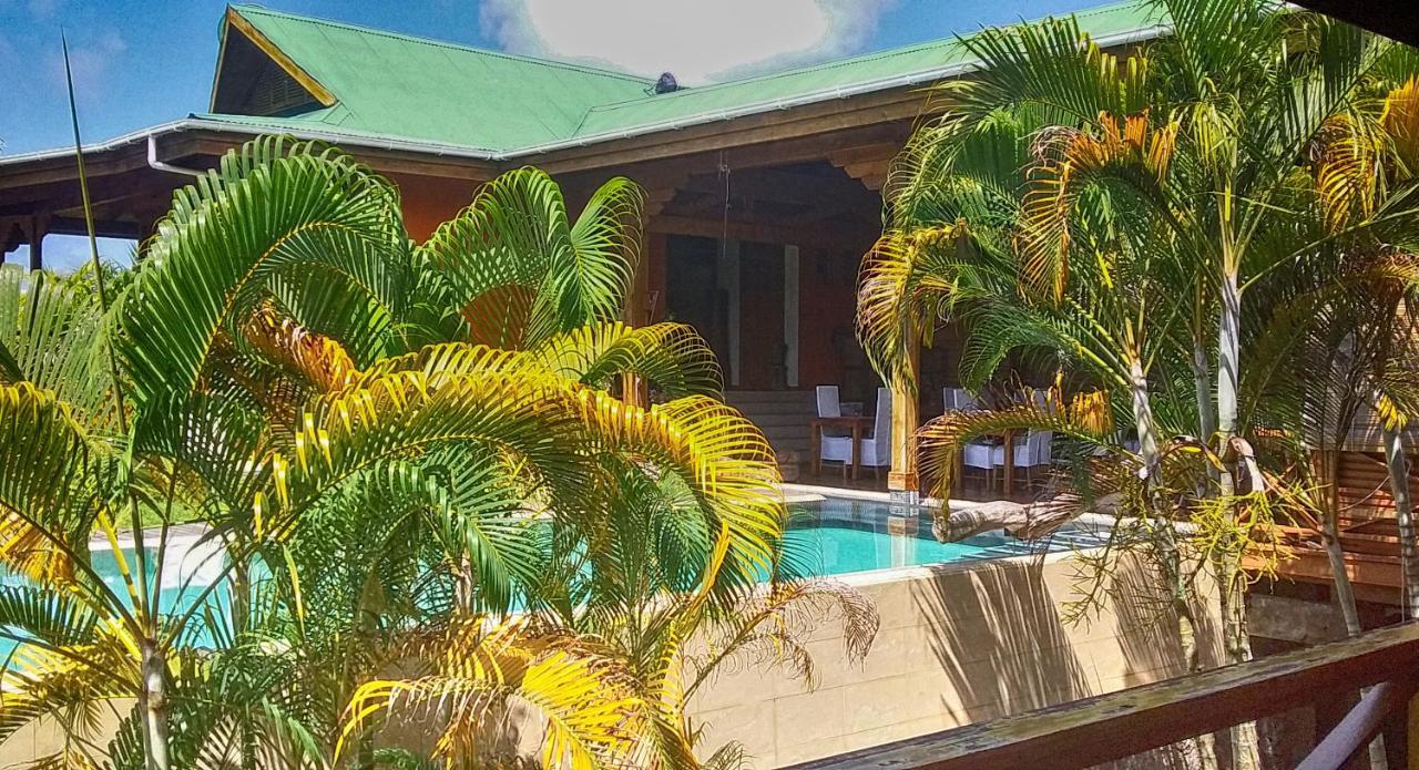 Waterfall Accomodation Port Glaud Exterior foto