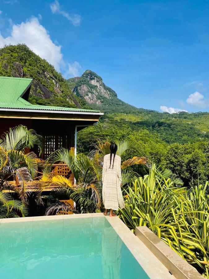 Waterfall Accomodation Port Glaud Exterior foto