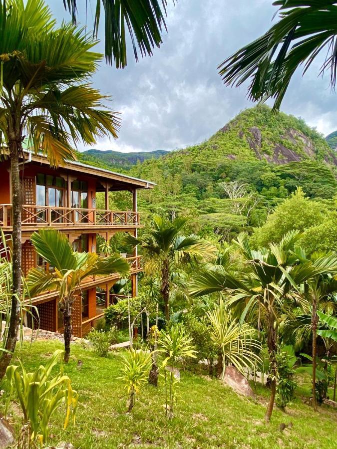 Waterfall Accomodation Port Glaud Exterior foto