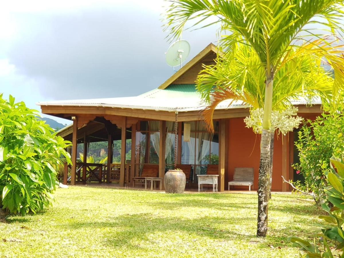 Waterfall Accomodation Port Glaud Exterior foto